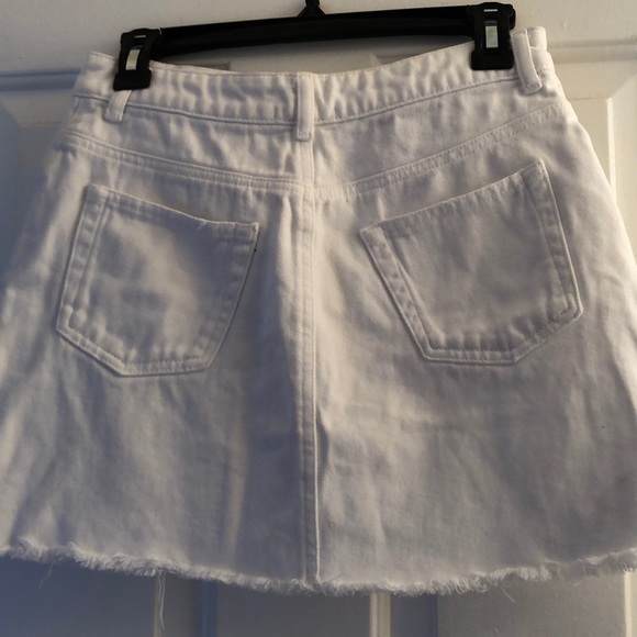 white distressed denim skirt with fray bottom - Picture 2 of 3